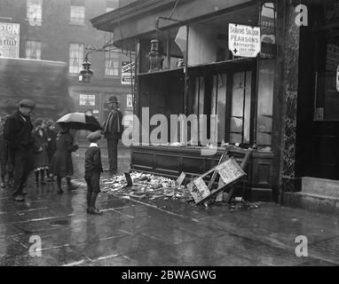 Anti-émeutes allemandes à Londres UN bakconistes a détruit dans Grays Inn Road Banque D'Images