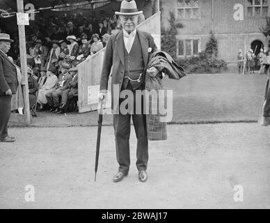 Au Masque of Anne Boleyn tenu à Blickling Hall , Norfolk , Sir Clement Kinlock - Cooke , député . 1938 Banque D'Images