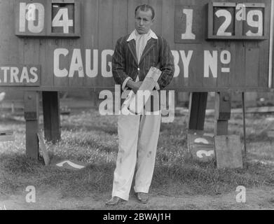 Cricketer anglais , H J Enthoven de Barrow et Cambridge . Banque D'Images