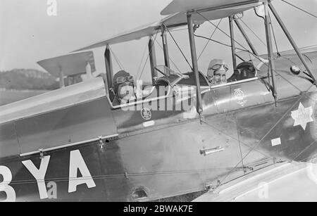 La Guilde des pilotes et des navigateurs aériens présente à Brooklands M. Maldon Harley et Mlle D Dickenson 1933 Banque D'Images