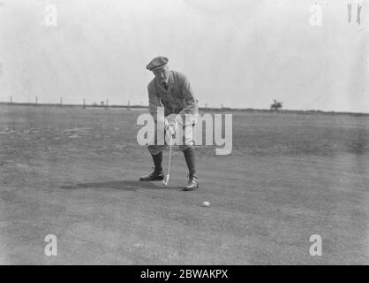 Presse contre clergé au Golf à Walton Heath Bishop de Londres Banque D'Images