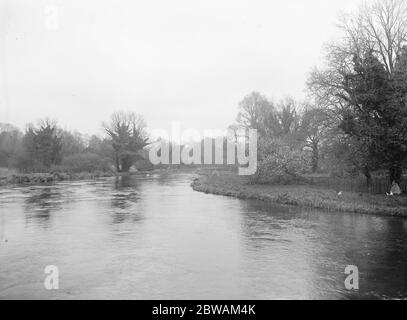 Village d'Itchen Abbas sur la rivière Itchen au nord-est de Winchester dans le Hampshire, Angleterre 1926 Banque D'Images