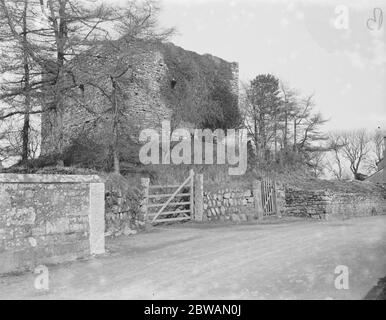Le château de Lydford, qui offre une vue stratégique sur une grande partie de la campagne environnante, se trouve à Devon 1925 Banque D'Images