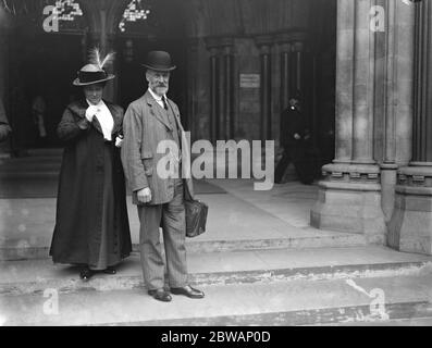 Ex inspecteur Syme . Le cas de John Syme l'a rendu célèbre dans les années 1910-1920. Il a été le fondateur de l'Union nationale des agents de police et de prison en janvier 1914 . Cette organisation a été précédemment appelée la Ligue John Syme créée en 1913 dans le cadre de sa campagne pour effacer son nom et annoncer les griefs des officiers. Banque D'Images