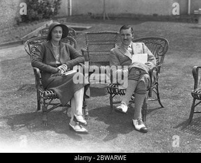 Au match de golf White ' s Club versus Princes ' s Club au parcours de golf Sandwich , Kent - Captain et Mme Fitzgerald 30 mai 1931 Banque D'Images