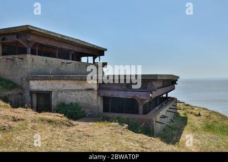 Brean, Burnham-on-Sea, Somerset / UK - 30 mai 2020 : le reste du poste d'observation des armes de la Seconde Guerre mondiale à Brean Down fort près de Weston su Banque D'Images