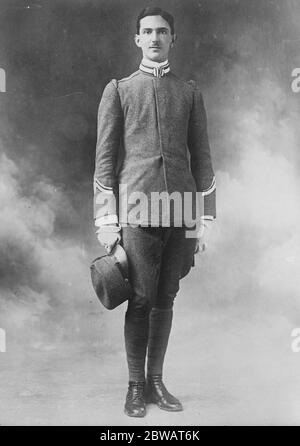 Prince du Piémont , futur roi Umberto II comme sergent des gardes Grenadier août 1922 Banque D'Images