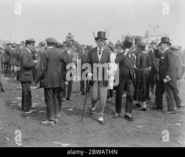 Derby Day à Epsom M. James de Rothschild 1er juin 1921 Banque D'Images