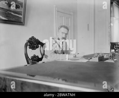 Maréchal Pilsudski occupé à son bureau au Belvedere , Varsovie . 25 octobre 1921 Banque D'Images