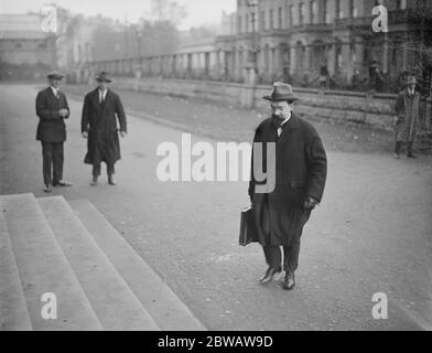 Le Dail et la colonie . La session fatidique de la Dail Eireann s'est ouverte au nouveau Collège universitaire , Dublin . M. Gavan Duffy arrivée . 15 décembre 1921 Banque D'Images