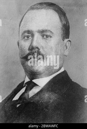 Président mexicain Ill Président Obregon du Mexique qui est gravement malade avec des troubles bronchiques 2 août 1922 général Álvaro Obregón Salido ( 19 février 1880 - 17 juillet 1928 ) Banque D'Images