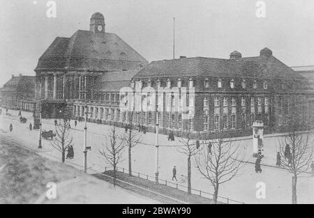 Marche française dans Dortmund . Étendant leur occupation à la Ruhr , les troupes françaises sont entrées dans la ville importante de Dortmund . La grande gare de Dortmund. 17 janvier 1923 Banque D'Images