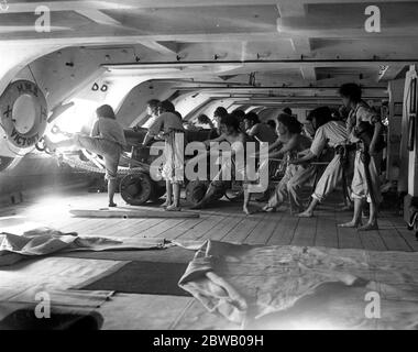 Re - tournage du film de Nelson qui a été détruit par le feu . Beaucoup de scènes ont été prises à bord de ' HMS Victory ' à Portsmouth . 14 juillet 1918 Banque D'Images