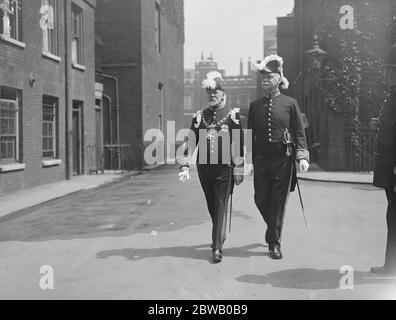 Le Levee du Roi au Palais St James Sir Joseph Cook , Haut-commissaire pour l'Australie avec le Haut Commissaire pour le Canada 30 mai 1922 Banque D'Images