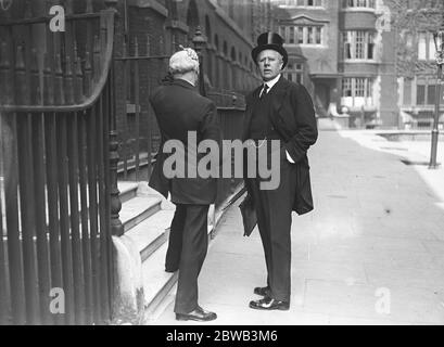 Réunion de révision du livre de prière à la Maison de l'Église , Westminster . Lord Daryngton ( ancien M. Pike Pease ) 6 juillet 1923 Banque D'Images