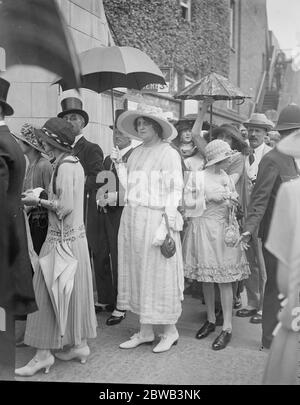 Au match de cricket d'Eton et de Harrow au Lords , London Lady Mary Crichton 13 juillet 1923 Banque D'Images