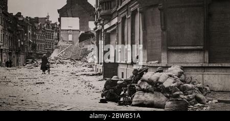 Des mitrailleurs britanniques agissant comme garde arrière contre l'infanterie allemande comme retraite de la force expéditionnaire britannique (BEF) à Dunkerque a eu lieu à la fin du mois de mai 1940. Banque D'Images