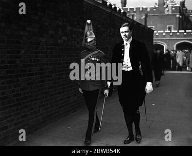 Arrivée au Levee au Palais St James ; Sir Anthony Tichborne et le capitaine Rawlinson . 3 mars 1938 Banque D'Images