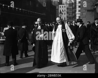 Arrivée au Levee au Palais de St James , le Provost de Guildford et l'évêque de Guildford . 3 mars 1938 Banque D'Images