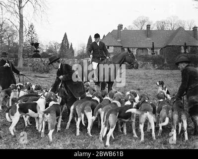 Rencontre des staghounds de la Nouvelle forêt à Fountain court , Brook . 20 novembre 1922 Banque D'Images