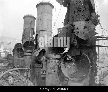 HMS vindicatif était un croiseur britannique protégé . Le 23 avril 1918, elle a été dans une action féroce à Zeebrugge quand elle est allée aux côtés de la Mole et ses travaux ont été gravement endommagés . 1918 Banque D'Images