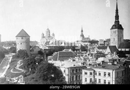 Des bandes armées de communistes ont pris possession de plusieurs bâtiments gouvernementaux à Reval après de violents combats , y compris la gare où M Kark , le ministre des Communications a été tué . Une vue générale de Reval ( Tallinn ) 2 décembre 1924 Banque D'Images