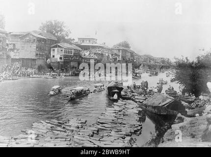 Srinagar , Cachemire , Inde . Fête à Srinagar due au retour du Maharaja de son séjour d'hiver à Jammu (pays bas) . 4 décembre 1924 Banque D'Images