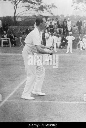 La famille royale espagnole en vacances à Santander . Le roi d'Espagne jouant au tennis dans le domaine du Palais Royal Magdalena . 21 août 1924 Banque D'Images