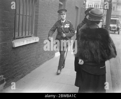 Le roi tient un Levee au Palais Saint-James . Colonel Halliday , VC ( Royal Marines ) arrivant pour le Levee . 18 mars 1924 Banque D'Images