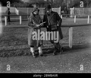 A l'hippodrome de Lingfield Park , Surrey , Mme J V Rank et M. N B Davies 16 janvier 1932 Banque D'Images