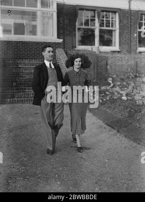 Groupe de la Maison d'Oxford Party à l'hôtel Burlington , Bournemouth . M. John guise , le cricketer d'Oxford et de Middlesex et son épouse . 4 janvier 1936 Banque D'Images