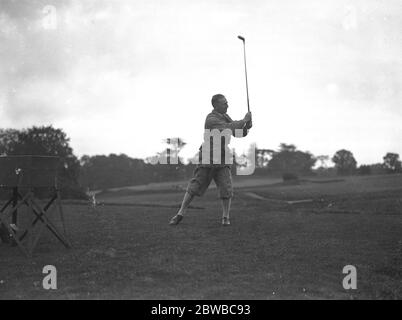 Golf joueurs de tennis sur gazon au Woodcote Park Colonel A R F Kingscott Banque D'Images