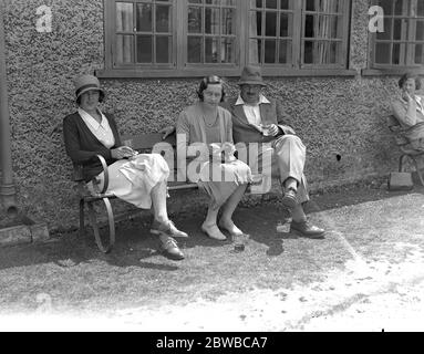 Hommes contre femmes golf au club de Nouvelle-Zélande , Byfleet Miss Dorothy Pearson , Mme Rhodes et M. J S F Morrison 1931 Banque D'Images