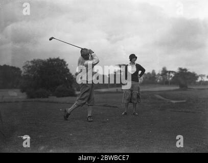 Joueurs de tennis sur gazon au Woodcote Park Commander H G Stoker Banque D'Images