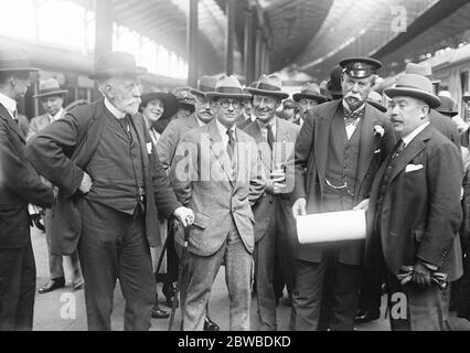 Sir Thomas Lipton quitte Euston pour l'Amérique le 11 juin 1920 Banque D'Images