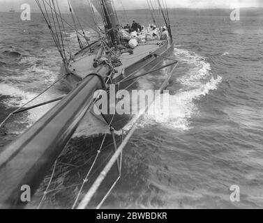 Shamrock IV sous voile . 10 octobre 1919 Banque D'Images