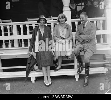 Polo à Ranelagh Los Puarats contre Panthers de gauche à droite Mme Bingham , Mme Magor et le général Greene 20 juin 1931 Banque D'Images