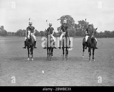 County Polo à Ranelagh ' B ' Team gauche à droite A H Head , F F B St George , Capitaine A H Ferguson , G W Pennington 18 juillet 1930 Banque D'Images