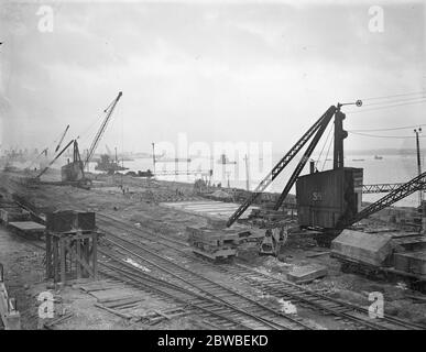 Vue panoramique des travaux en cours sur le nouveau quai de gravure du Southern Railway à Southampton, qui sera le plus grand du monde le 6 octobre 1931 Banque D'Images