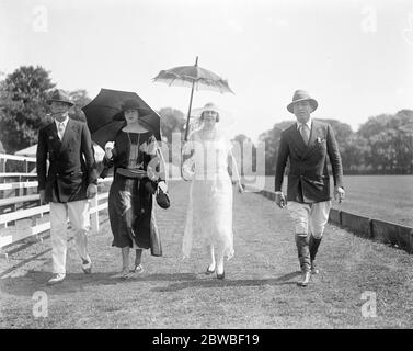 Polo au Hurlingham Club , Londres - finale de la Whitney Cup Argentine contre Quidnuncs de gauche à droite Major et Mme Loder , Mme Isaac et M. Pena 28 mai 1922 Banque D'Images