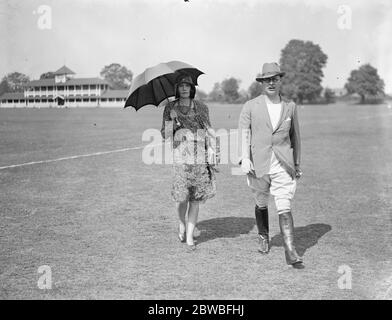 Au Ranelagh Club , le County Polo Association Pony Show ; l'honorable Henry Mond et Mme Mond . 19 juillet 1929 Banque D'Images