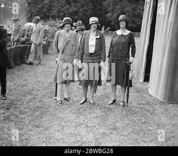 Tournoi de polo de la semaine Goodwood à Cowdray Park . De gauche à droite Lady Cowdray , Lady Zia Wernher et Mme Clive Pearson 1929 Banque D'Images