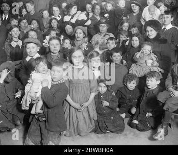 Scène dans le quartier de la grande explosion l'Institut Cory a utilisé comme abri 23 janvier 1917 Banque D'Images