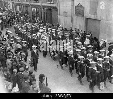 Apporter le corps du duc d'Argyll de Cowes à Londres . La procession à Trinity Pier . Banque D'Images