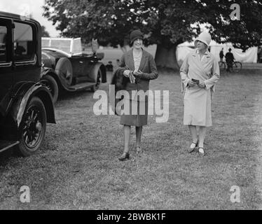 Tournoi de polo de la semaine Goodwood à Cowdray Park . L'honorable Lady Digby ( à gauche ) 1929 Banque D'Images