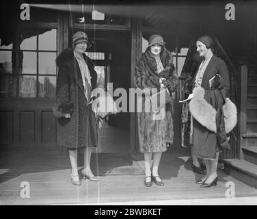 Ranelagh Polo club - Hurricanes V Old Etoniens Lady Wodehouse et l'hon Mme Reggie Fellowes 29 mai 1929 Banque D'Images