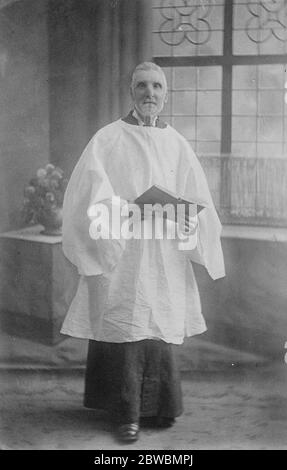 Cheshire le record du christer M. John Potter, d'Alderley Edge , Cheshire a la distiction d'être le plus ancien choriste d'église du diocèse de Chester . Il est membre de l'église paroissiale d'Alderley Chor , qu'il a rejointe en 1850 23 octobre 1922 Banque D'Images