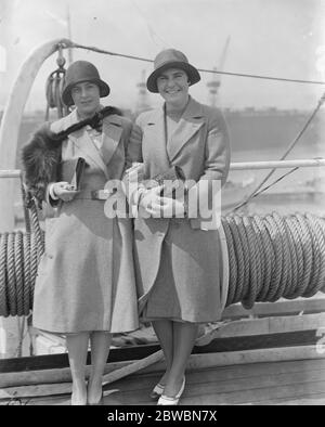 Sur la SS Berengaria à Southampton la femme américaine golfeurs Miss Glenna Collett ( Champion national et capitaine ) et Miss Helen Hicks ( Hewitt , L I ) 29 avril 1930 Banque D'Images