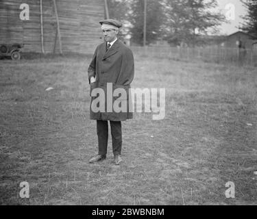 La course aérienne Gordon Bennett à Etampes , près de Paris Roland Rohlfe , les aviateurs américains qui ont été gravement blessés par son écrasement de machine , a pu être présent pour la grande course 29 septembre 1920 Banque D'Images