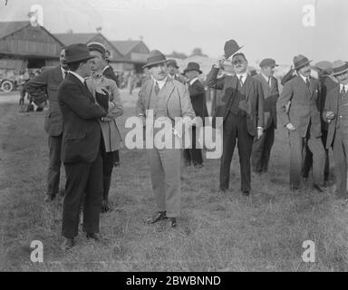 La course aérienne Gordon Bennett à Etampes , près de Paris Sadi Lecointe vainqueur de la course 29 septembre 1920 Banque D'Images